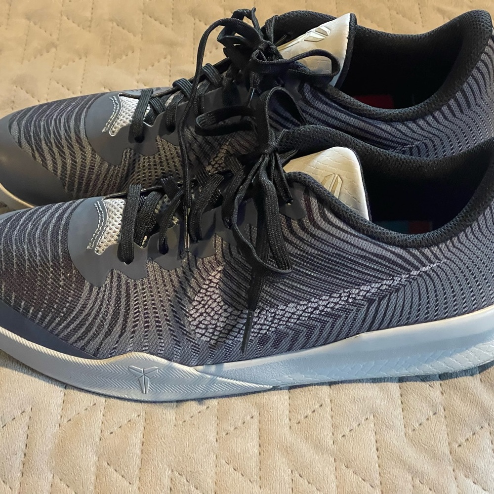 Nike Kobe Bryant shoes youth size 6.5 EUC black/gray - Picture 3 of 13